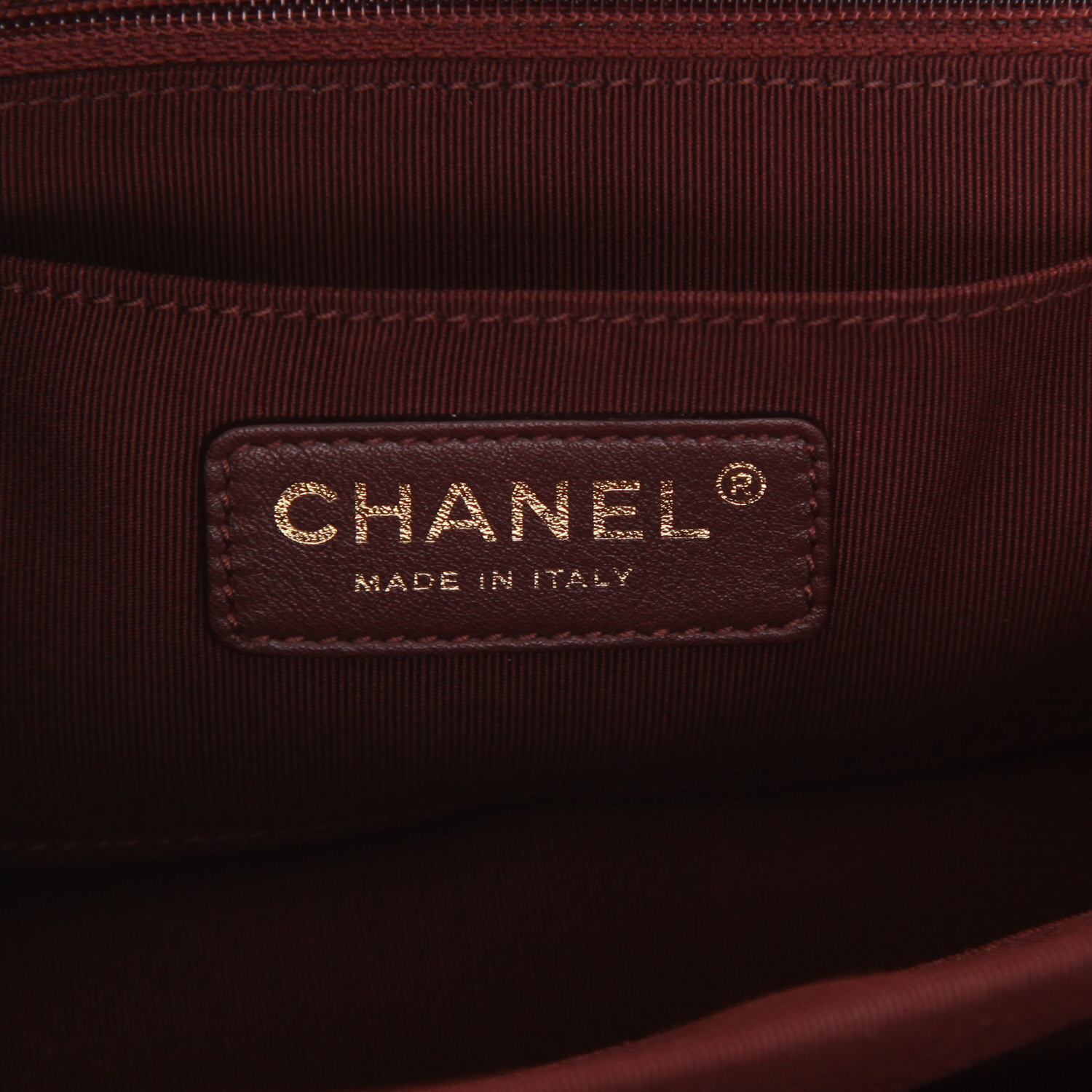 Chanel Camera handbag in grey and black chevron quilted leather - Detail D2