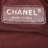 Bolso de mano Chanel Camera en cuero acolchado con motivos de espigas gris y negro - Detail D3 thumbnail