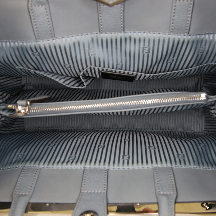 Fendi 2 Jours bag worn on the shoulder or carried in the hand in grey leather - Detail D3
