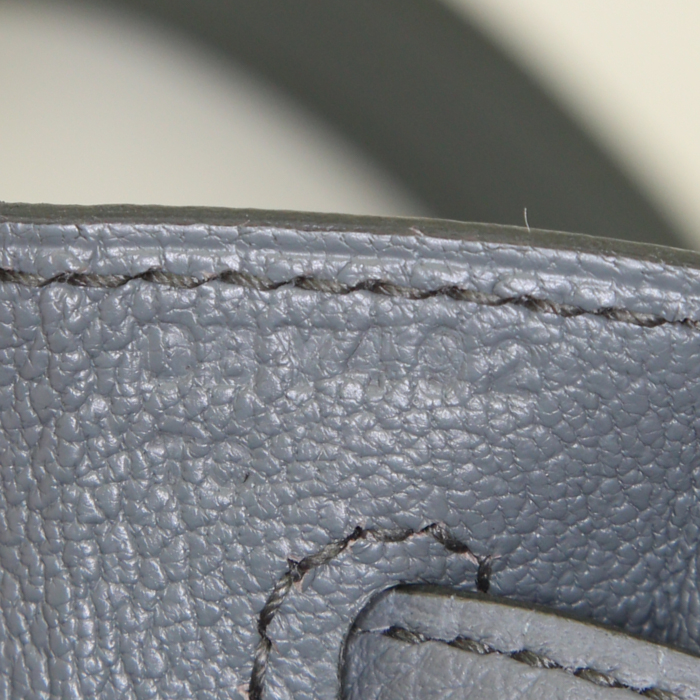 Bolso de mano Hermes Kelly 28 cm en cuero togo verde Amande - Detail D5