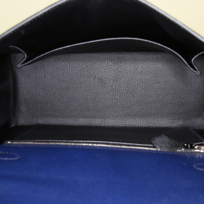 Hermes Kelly 25 cm shoulder bag in navy blue epsom leather - Detail D3
