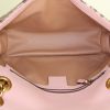 Bolso bandolera Gucci GG Marmont modelo pequeño en piel de pitón beige rosado - Detail D3 thumbnail