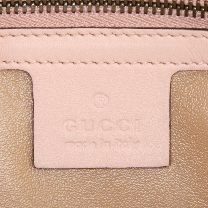 Sac bandoulière Gucci  GG Marmont petit modèle  en python beige-rosé - Detail D4