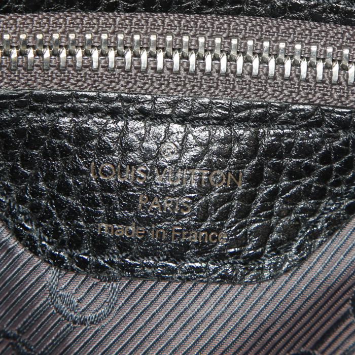 Louis Vuitton Editions Limitées handbag in black grained leather - Detail D5