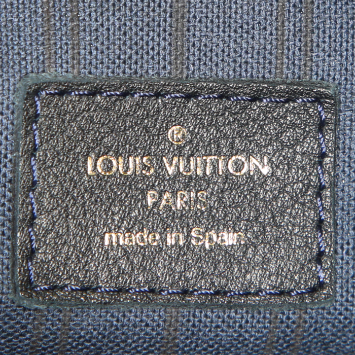 Sac à main Louis Vuitton Artsy moyen modèle en cuir monogram empreinte bleu-marine - Detail D3