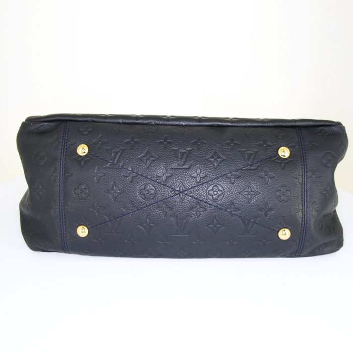 Louis Vuitton Artsy medium model handbag in navy blue empreinte monogram leather - Detail D4