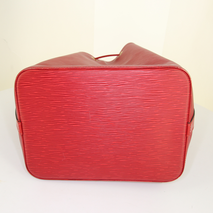 Borsa Louis Vuitton petit Noé modello piccolo in pelle Epi rossa e pelle rossa - Detail D4