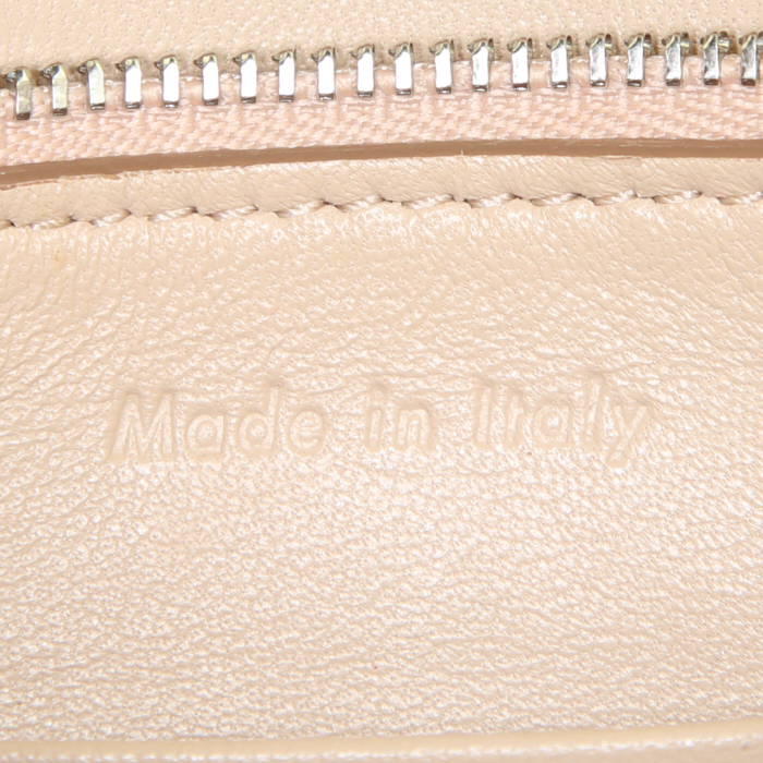Céline Trotteur small model shoulder bag in beige grained leather - Detail D4