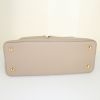 Louis Vuitton Capucines handbag in beige grained leather - Detail D4 thumbnail