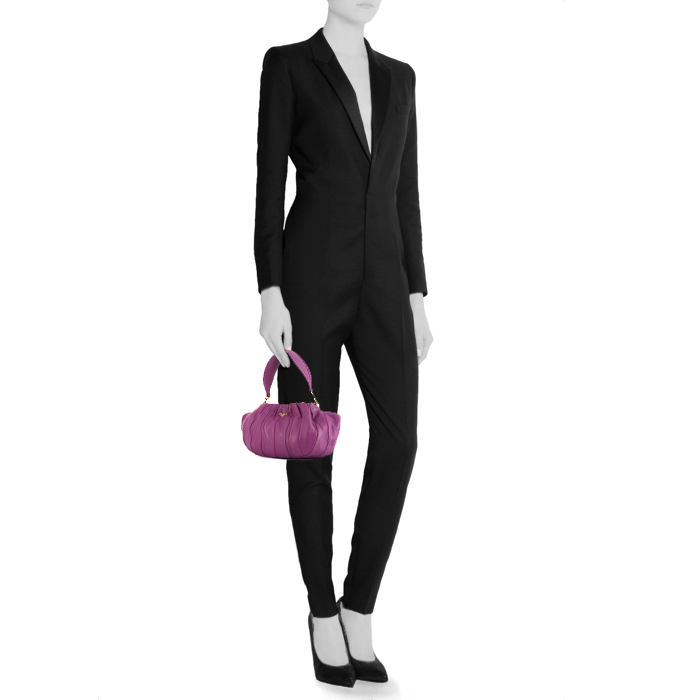Sac à main Prada en cuir violet - Detail D1