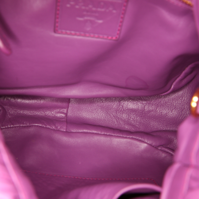 Sac à main Prada en cuir violet - Detail D3