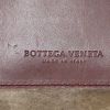 Sac bandoulière Bottega Veneta en cuir bordeaux et cuir tressé bordeaux - Detail D4 thumbnail