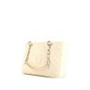 Bolso para llevar al hombro o en la mano Chanel Shopping GST en cuero granulado acolchado color crema - 00pp thumbnail