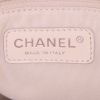 Chanel Shopping GST bag worn on the shoulder or carried in the hand in cream color quilted grained leather - Detail D4 thumbnail