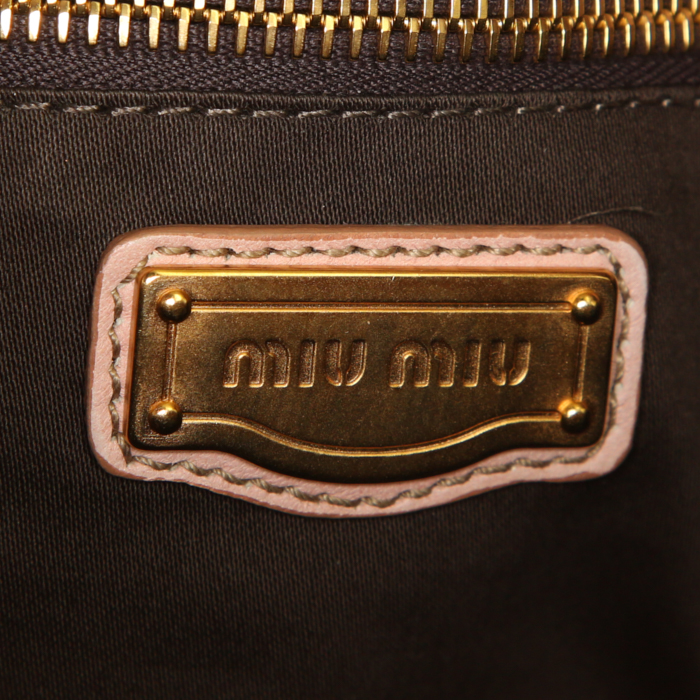 Bolso para llevar al hombro Miu Miu Matelassé en cuero acolchado degradado rosa - Detail D3