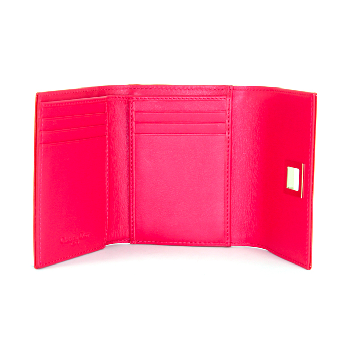 Billetera Dior Turn Me en charol rojo - Detail D1