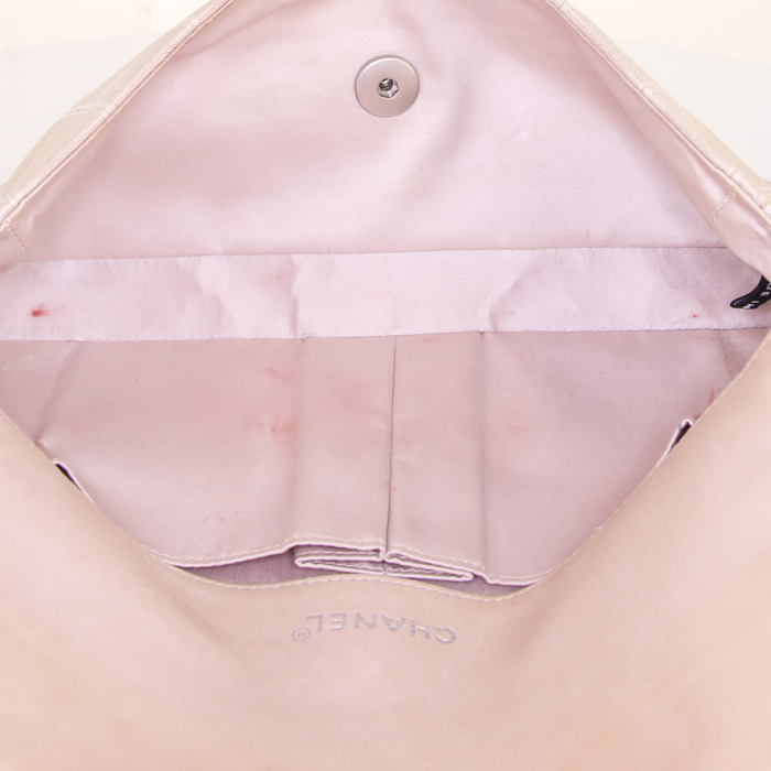 Borsa/pochette Chanel Baguette in tela siglata beige e pelle beige - Detail D3