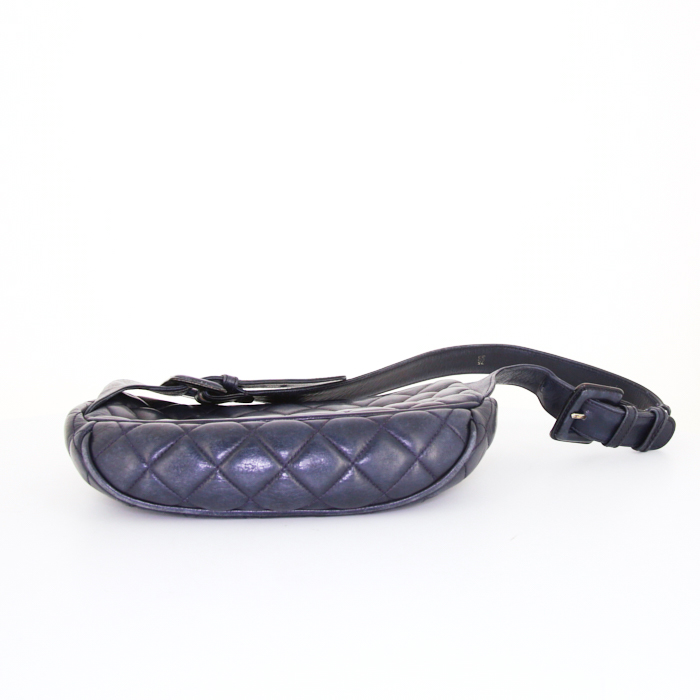 Pochette-cintura Chanel Vintage in pelle trapuntata blu marino - Detail D4