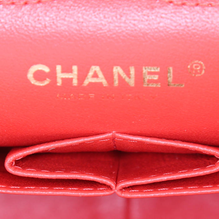 Sac bandoulière Chanel Timeless jumbo en cuir matelassé rouge - Detail D4