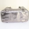 Chanel Grand Shopping handbag in silver leather - Detail D4 thumbnail
