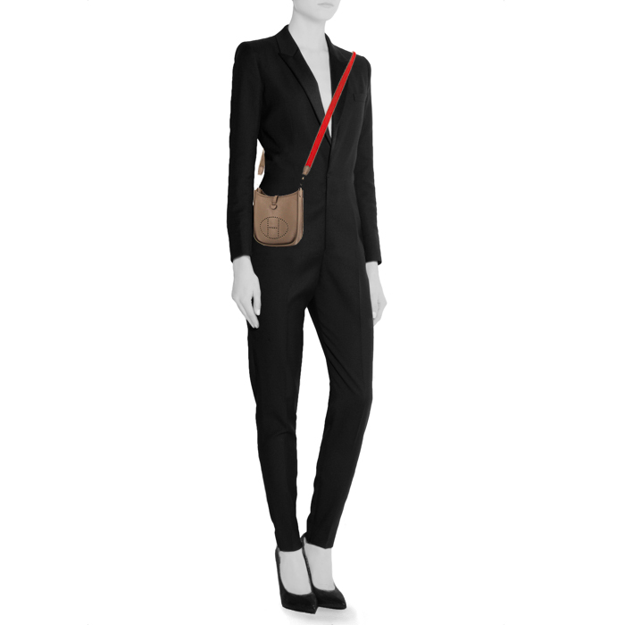Hermès Mini Evelyne shoulder bag in etoupe togo leather and red canvas - Detail D1