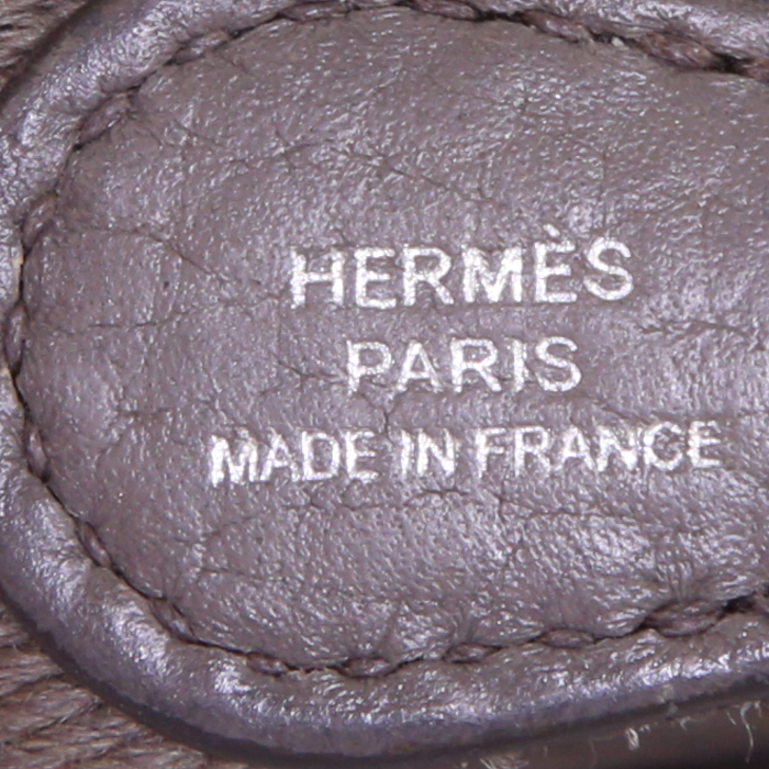 Hermès Mini Evelyne shoulder bag in etoupe togo leather and red canvas - Detail D3