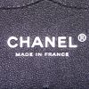Bolso bandolera Chanel Timeless jumbo en tejido jersey negro - Detail D4 thumbnail