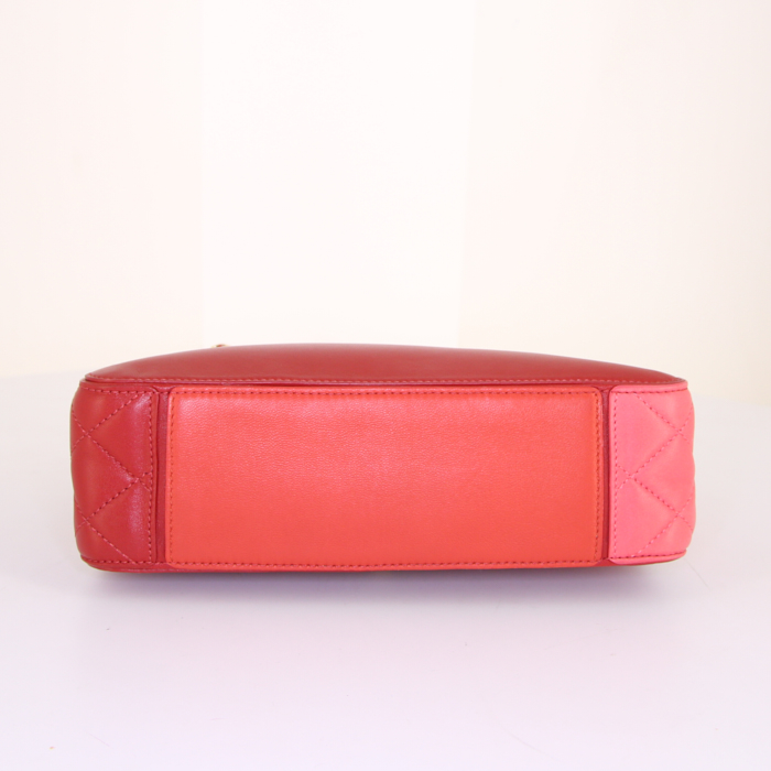 Bolso de mano Chanel en cuero acolchado rosa y rojo - Detail D5
