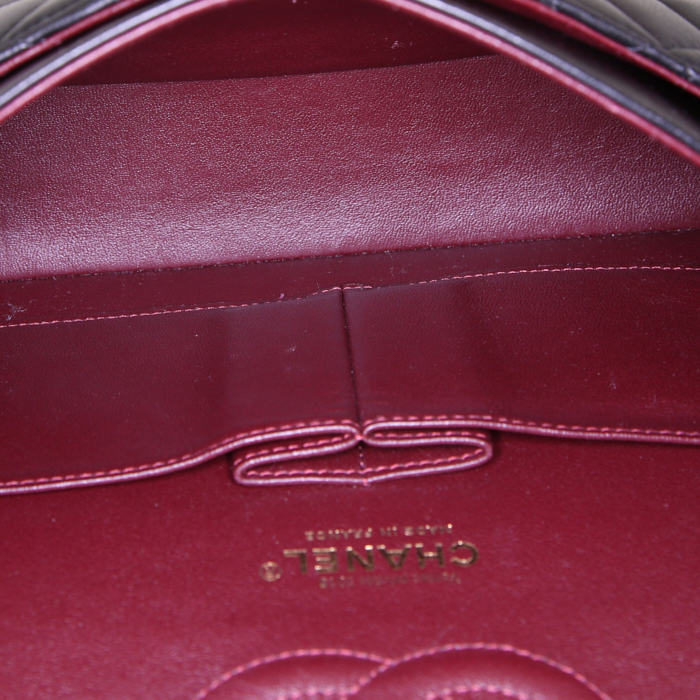 Bolso de mano Chanel Timeless en cuero acolchado negro - Detail D3