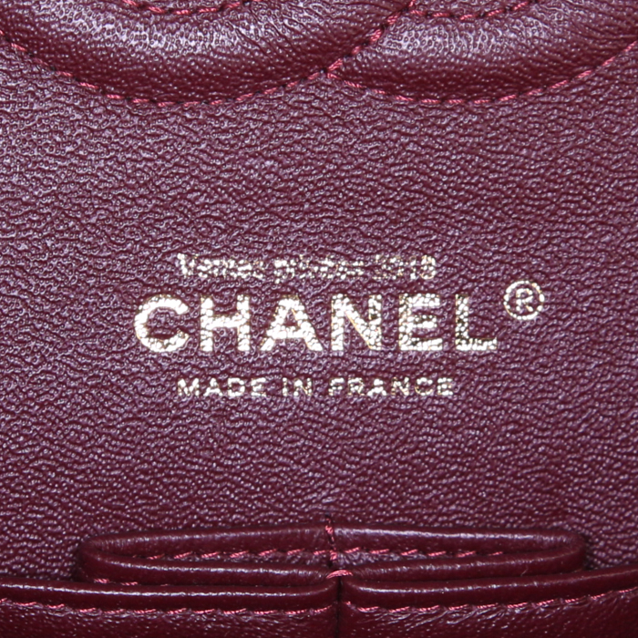 Bolso de mano Chanel Timeless en cuero acolchado negro - Detail D4