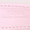 Billetera Fendi Kan I continental en cuero rosa pálido - Detail D3 thumbnail