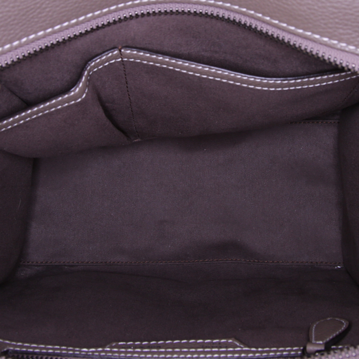 Sac à main Celine Luggage Micro en cuir grainé étoupe - Detail D2