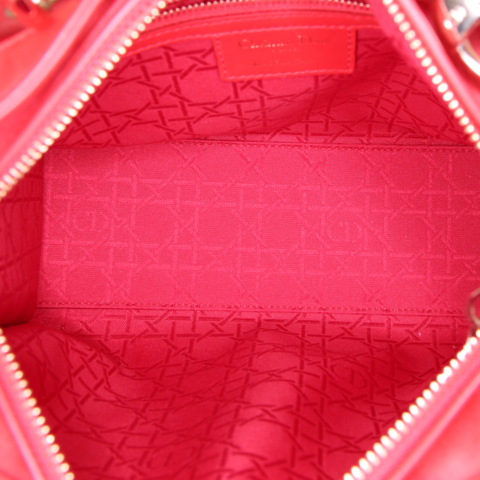 Sac à main Dior Lady Dior moyen modèle en cuir cannage rouge - Detail D3