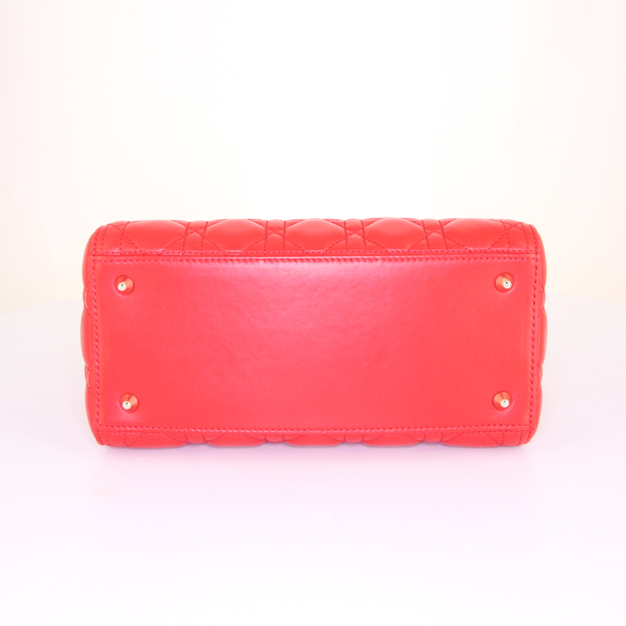 Sac à main Dior Lady Dior moyen modèle en cuir cannage rouge - Detail D5