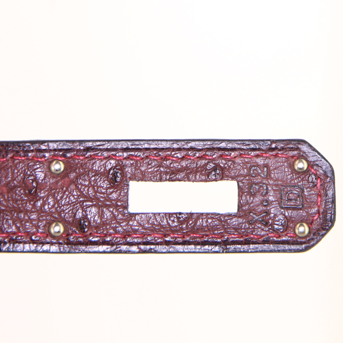 Bolso de fin de semana Hermes Haut à Courroies en avestruz marrón - Detail D4