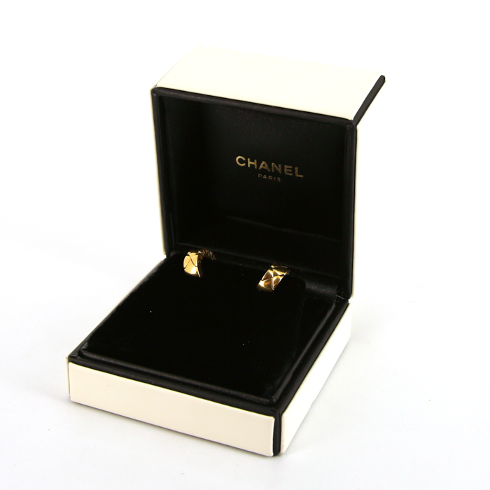 Par de criollas Chanel Matelassé en oro amarillo - Detail D2