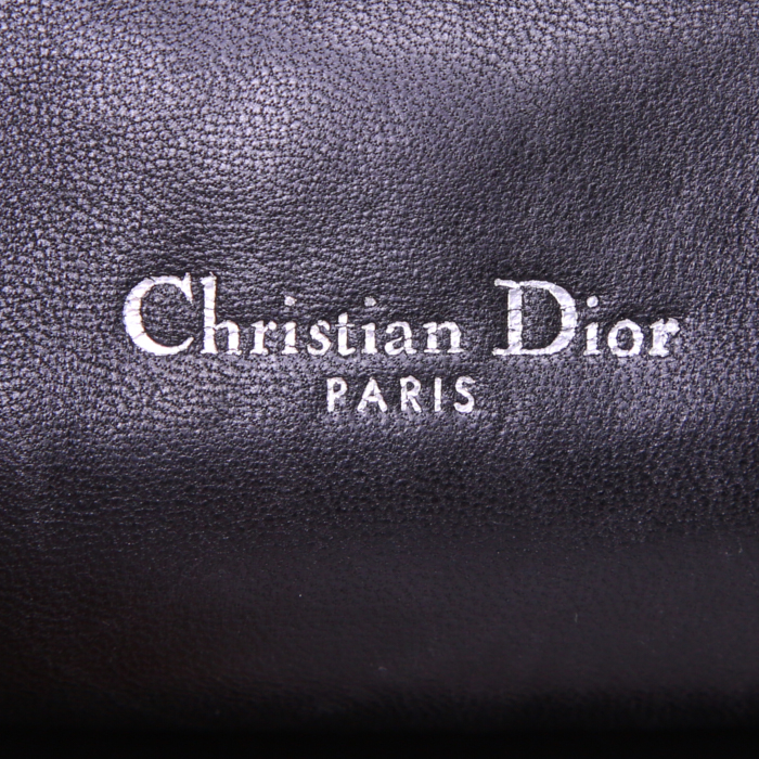 Bolso para llevar al hombro o en la mano Dior Miss Dior en cuero acolchado negro - Detail D3
