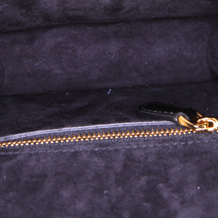 Sac bandoulière Dior Cest Dior petit modèle en cuir verni noir - Detail D3