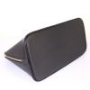 Sac à main Louis Vuitton Alma petit modèle en cuir épi noir - Detail D5 thumbnail