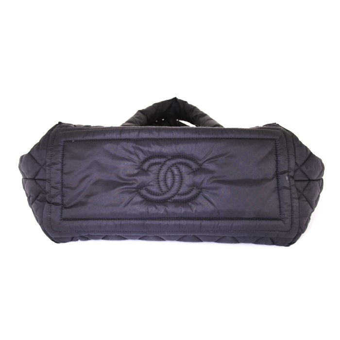 Chanel Coco Cocoon handbag in black quilted canvas and black leather - Detail D4