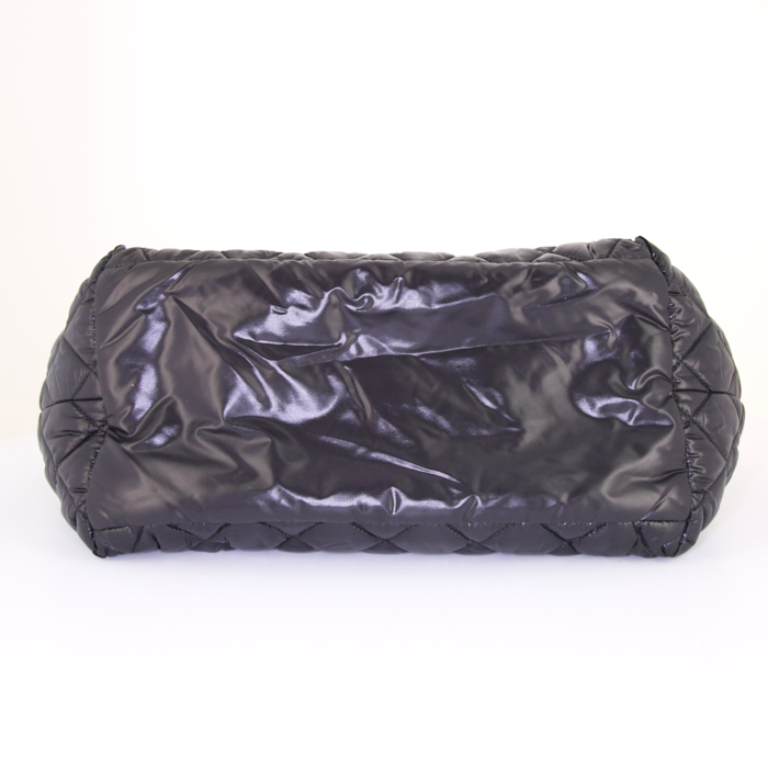 Sac à main Chanel Coco Cocoon en toile matelassée noire et cuir noir - Detail D4