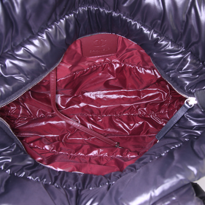 Sac cabas Chanel Coco Cocoon en toile matelassée noire et cuir noir - Detail D2