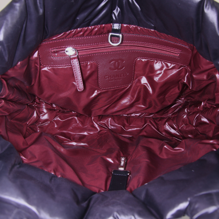 Sac à main Chanel Coco Cocoon en toile matelassée noire et cuir noir - Detail D2