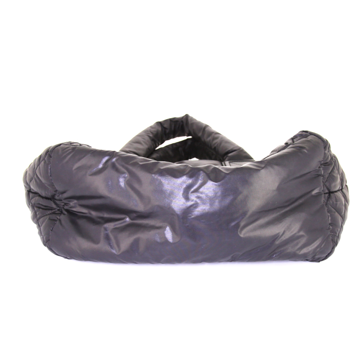 Sac à main Chanel Coco Cocoon en toile matelassée noire et cuir noir - Detail D4