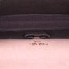 Bolso para llevar al hombro o en la mano Chanel Timeless Classic en cuero acolchado beige - Detail D3 thumbnail
