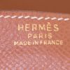 Bolsito de mano Hermes Rio en cuero epsom color oro - Detail D3 thumbnail