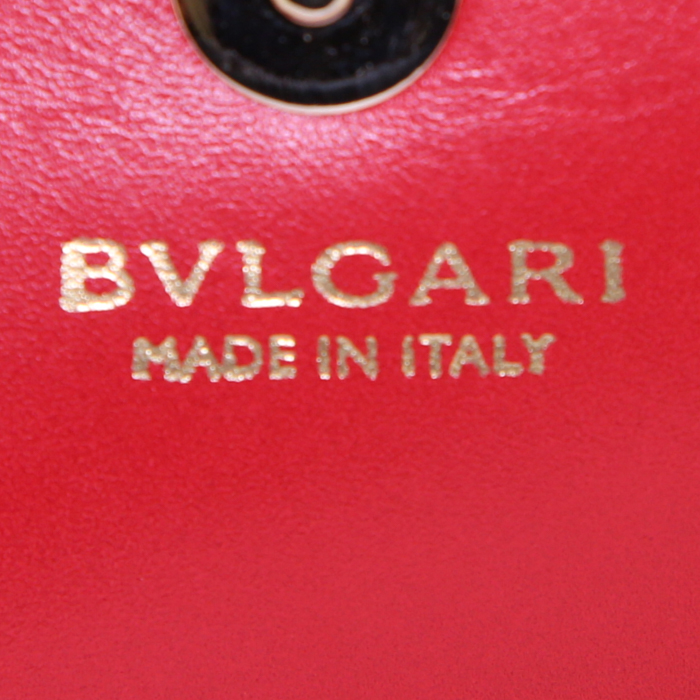Bulgari Serpenti shoulder bag in red leather - Detail D3