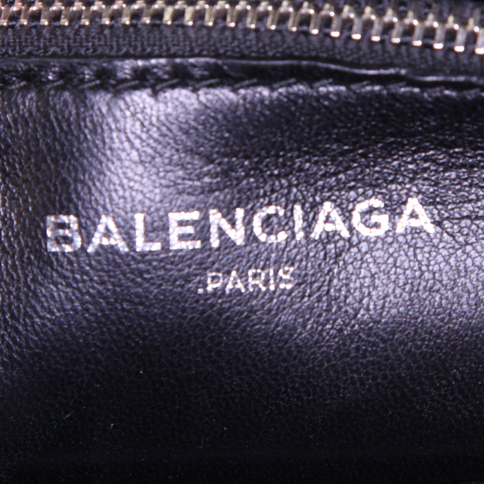 Bolso bandolera Balenciaga Blanket Square modelo pequeño en cuero acolchado negro - Detail D4