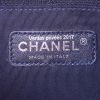 Borsa a tracolla Chanel Timeless in pelle rossa con motivo forato - Detail D4 thumbnail