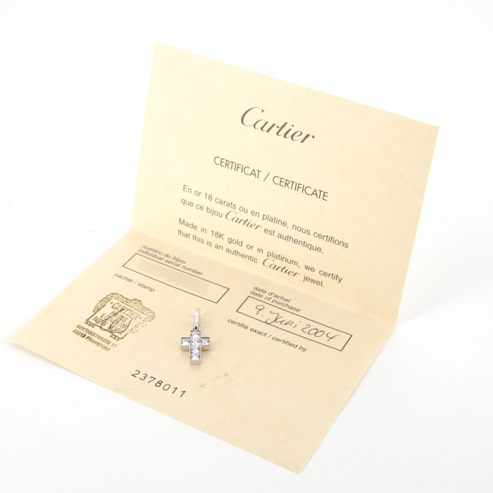 Pendentif Cartier Croix en or blanc et diamants - Detail D2